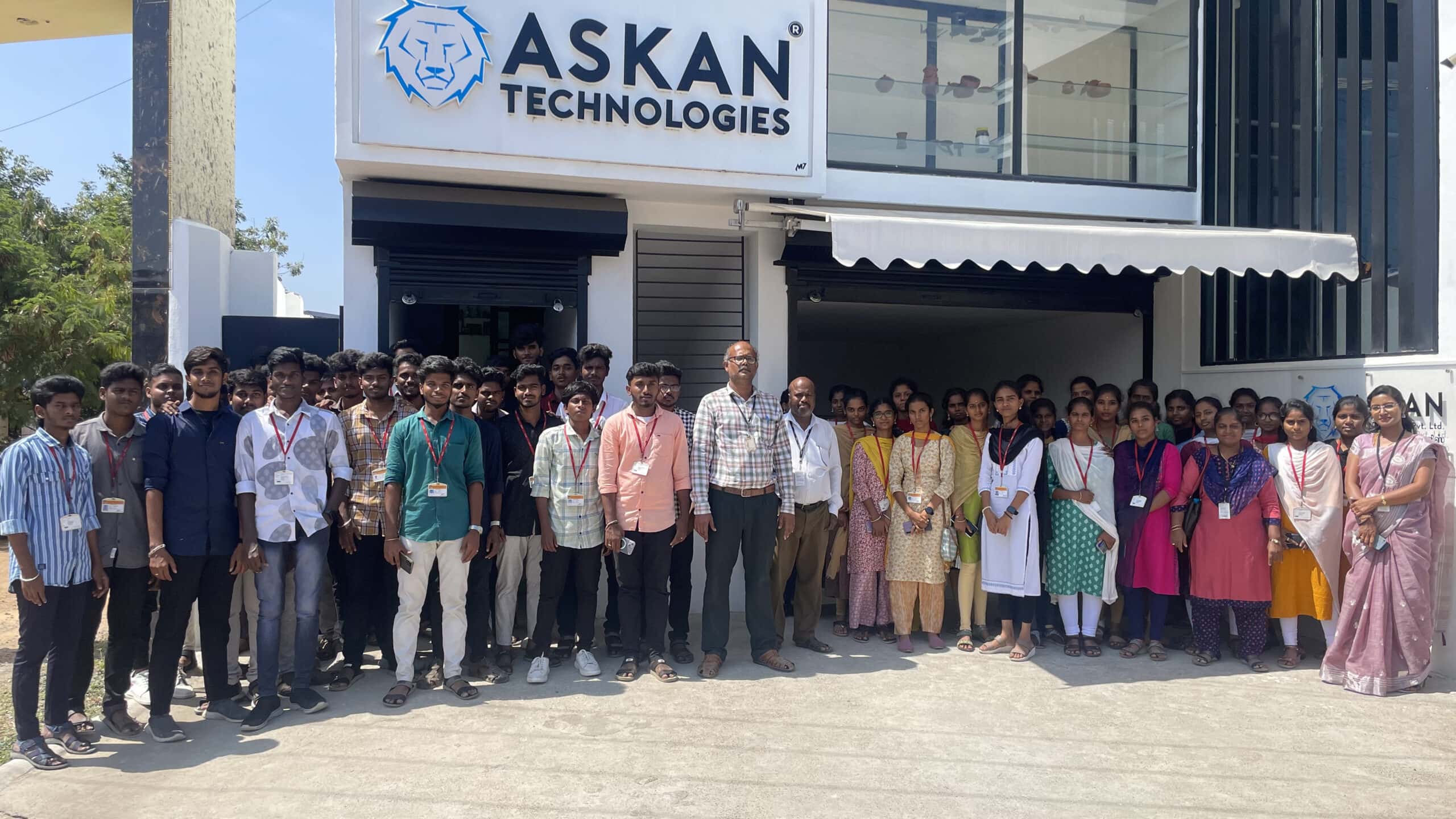 "Insights into IT: Adhiparasakthi College Students Visit Askan Technologies"