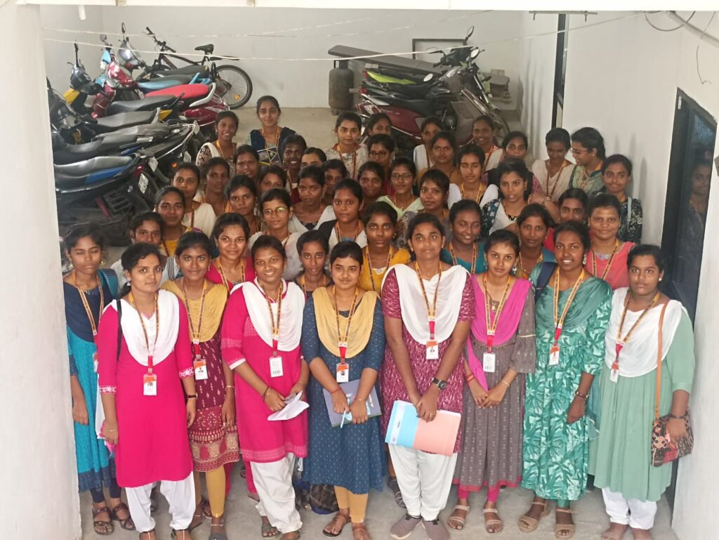 Students Posing for a Group Photo at Askan Technologies